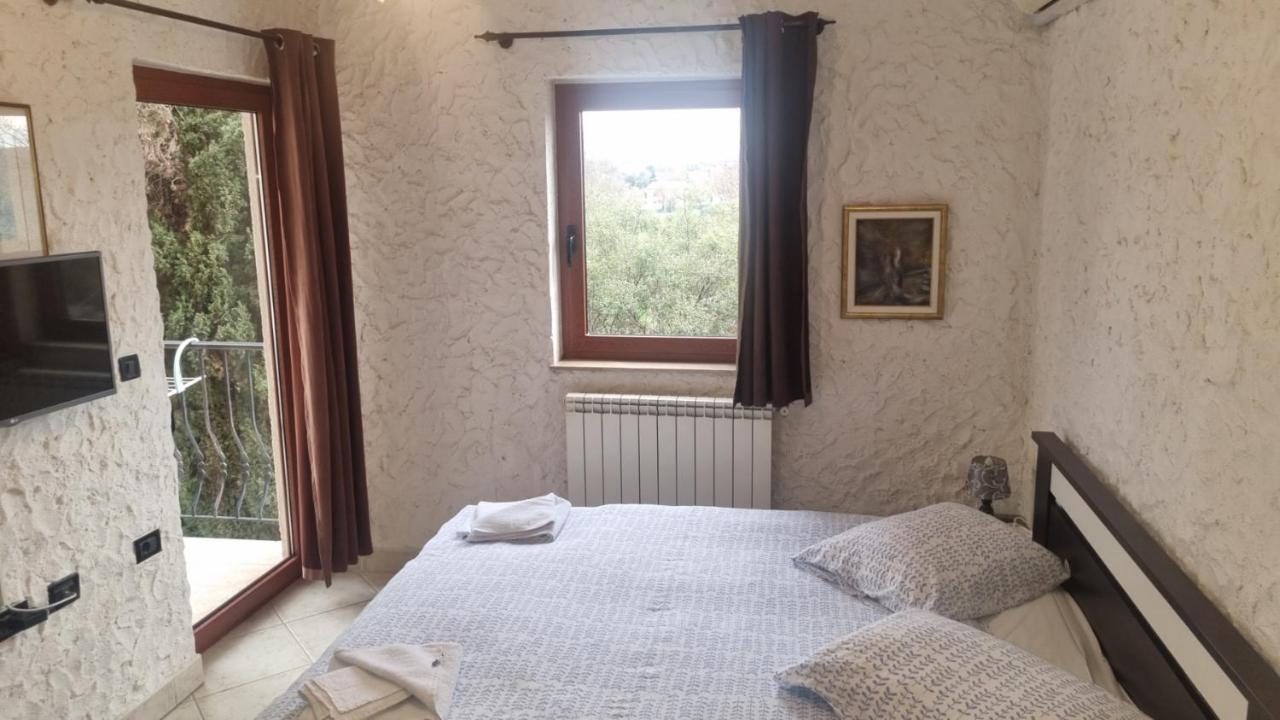 روفينج B&B Feral المظهر الخارجي الصورة