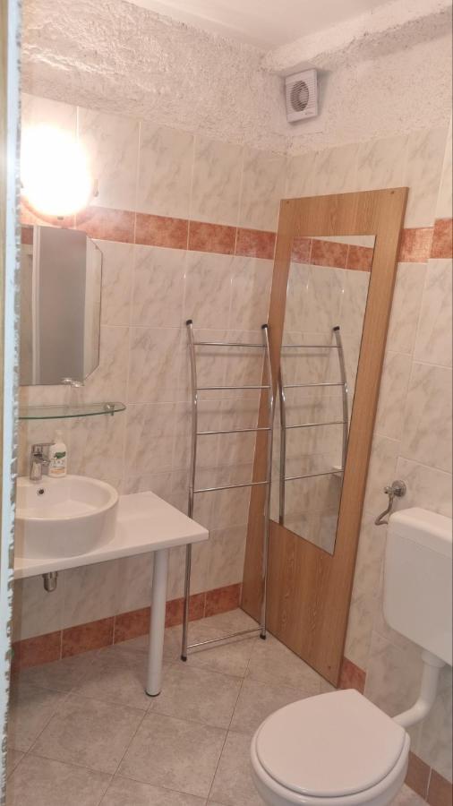 روفينج B&B Feral المظهر الخارجي الصورة